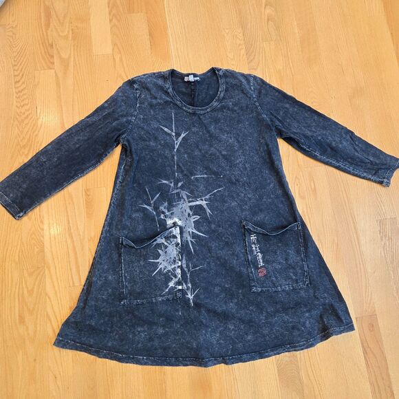 Jess & Jane Black Acid Wash Patch Pockets Tunic Top Size M Asian Print Lagenlook - Picture 1 of 11